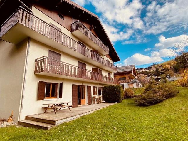 Renovated apartment near slopes with terrace and parking, 3 br, 8 ppl FR-1-459-185 - La Clusaz