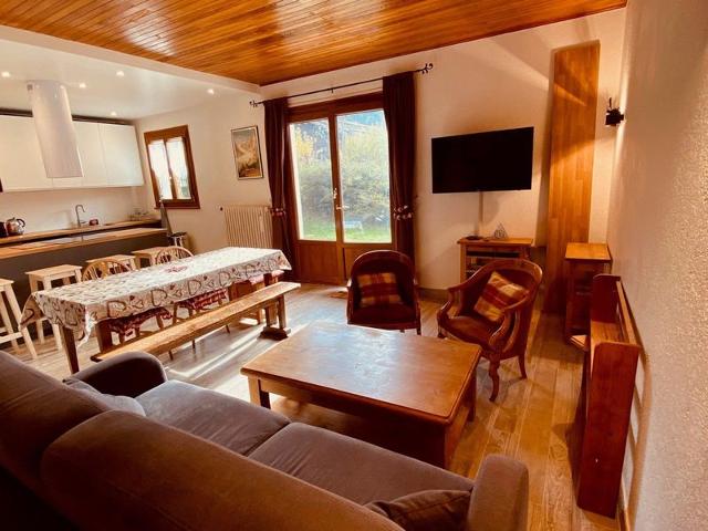 Renovated apartment near slopes with terrace and parking, 3 br, 8 ppl FR-1-459-185 - La Clusaz