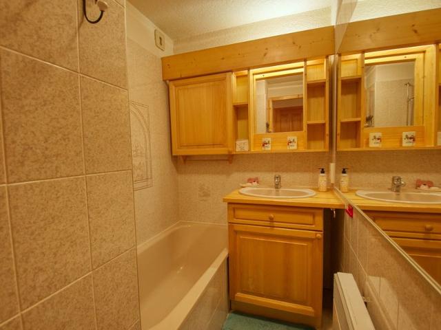 Charming Renovated Apartment Near Village Center, Sleeps Up to 6, Mountain Views FR-1-642-59 - Morillon Village