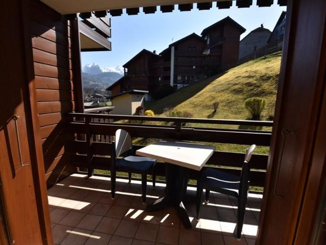 Charming Renovated Apartment Near Village Center, Sleeps Up to 6, Mountain Views FR-1-642-59 - Morillon Village
