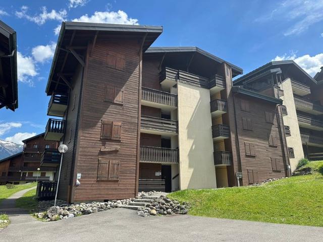 Charming Renovated Apartment Near Village Center, Sleeps Up to 6, Mountain Views FR-1-642-59 - Morillon Village