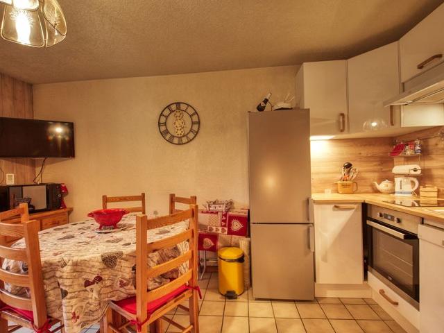 Charming Renovated Apartment Near Village Center, Sleeps Up to 6, Mountain Views FR-1-642-59