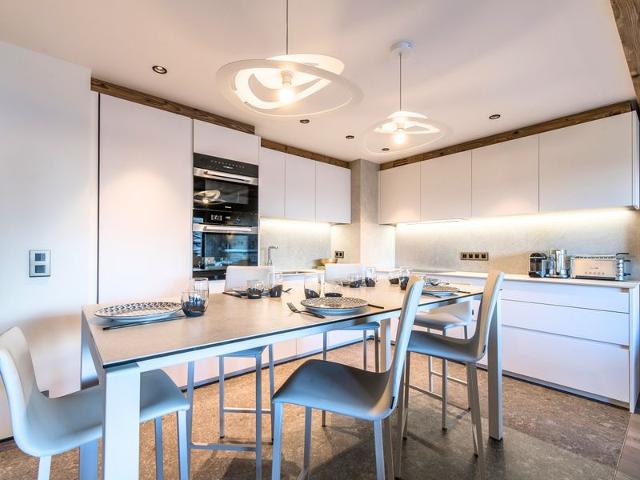 Ski-in/Ski-out Apartment with SPA, Concierge, and Stunning Balcony FR-1-613-54 - Méribel Altiport 1700