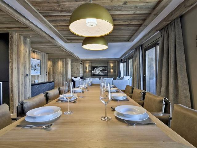 Luxury Ski-In/Ski-Out Apartment with Balcony, Fireplace, and Covered Parking FR-1-613-62 - Méribel Les Allues 1200