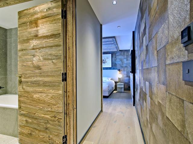 Luxury Ski-In/Ski-Out Apartment with Balcony, Fireplace, and Covered Parking FR-1-613-62 - Méribel Les Allues 1200