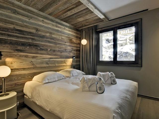 Luxury Ski-In/Ski-Out Apartment with Balcony, Fireplace, and Covered Parking FR-1-613-62 - Méribel Les Allues 1200