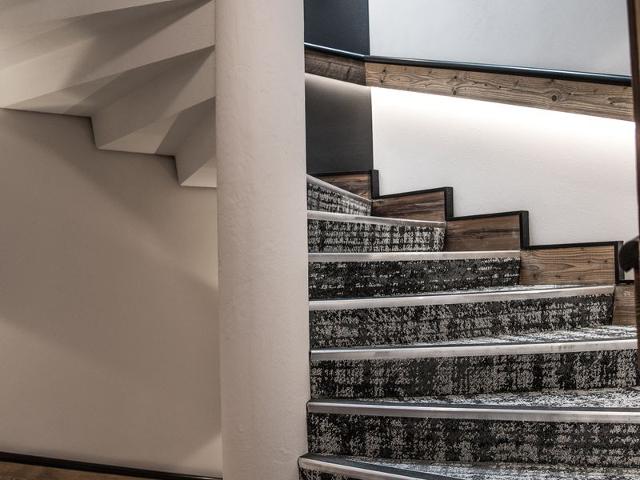 Luxury Ski-In/Ski-Out Apartment with Balcony, Fireplace, and Covered Parking FR-1-613-62 - Méribel Les Allues 1200