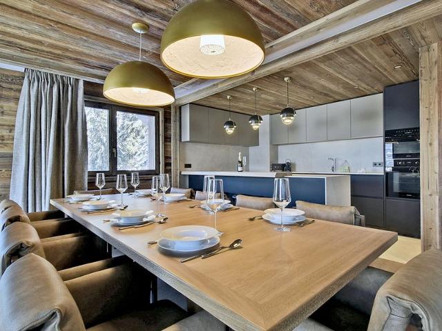 Luxury Ski-In/Ski-Out Apartment with Balcony, Fireplace, and Covered Parking FR-1-613-62 - Méribel Les Allues 1200