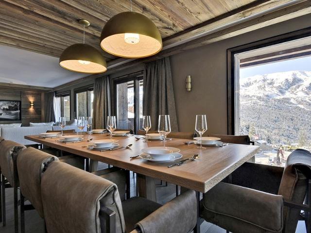 Luxury Ski-In/Ski-Out Apartment with Balcony, Fireplace, and Covered Parking FR-1-613-62 - Méribel Les Allues 1200