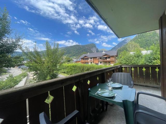 Quiet apartment in Samoëns with pool FR-1-624-101 - Samoëns