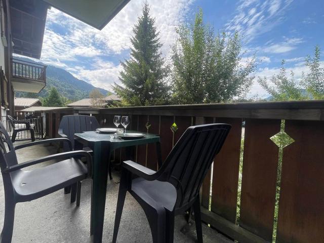 Quiet apartment in Samoëns with pool FR-1-624-101 - Samoëns