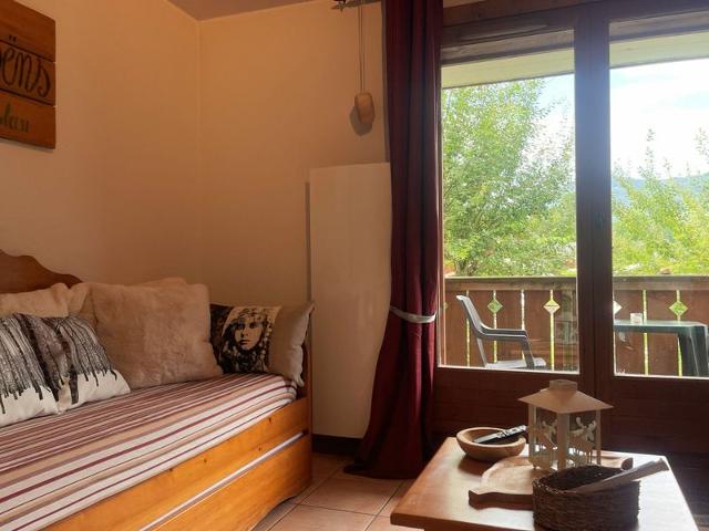 Quiet apartment in Samoëns with pool FR-1-624-101 - Samoëns