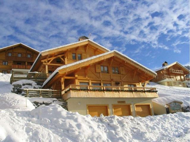 Stunning 8-Sleep Triplex Chalet Apartment with Terrace and Balcony FR-1-458-164 - Le Grand Bornand