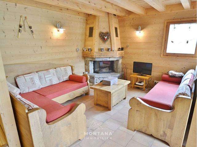 Stunning 8-Sleep Triplex Chalet Apartment with Terrace and Balcony FR-1-458-164 - Le Grand Bornand