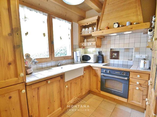 Stunning 8-Sleep Triplex Chalet Apartment with Terrace and Balcony FR-1-458-164 - Le Grand Bornand