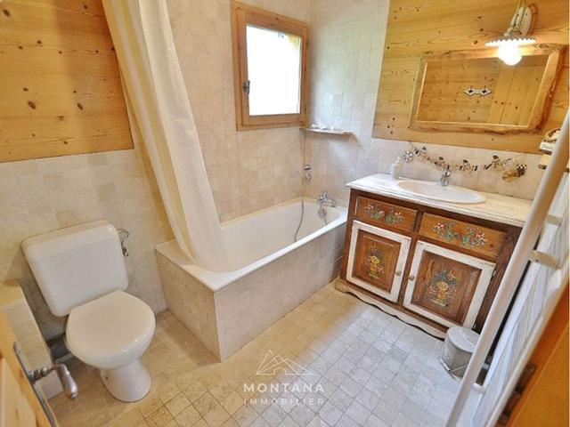 Stunning 8-Sleep Triplex Chalet Apartment with Terrace and Balcony FR-1-458-164 - Le Grand Bornand
