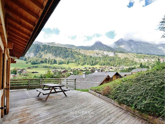 Stunning 8-Sleep Triplex Chalet Apartment with Terrace and Balcony FR-1-458-164 - Le Grand Bornand