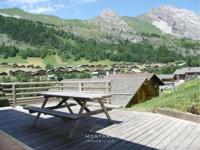 Stunning 8-Sleep Triplex Chalet Apartment with Terrace and Balcony FR-1-458-164 - Le Grand Bornand