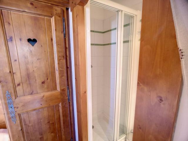 Stunning 2BR Apt in Reberty 2000: Ski-in/Ski-out, Parking, Pool, Spa, Sauna, Sleeps 6 FR-1-178-366 - Les Menuires Reberty 2000