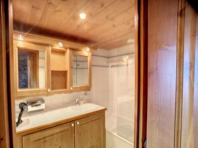 Stunning 2BR Apt in Reberty 2000: Ski-in/Ski-out, Parking, Pool, Spa, Sauna, Sleeps 6 FR-1-178-366 - Les Menuires Reberty 2000