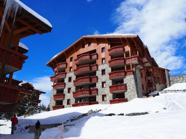 Stunning 2BR Apt in Reberty 2000: Ski-in/Ski-out, Parking, Pool, Spa, Sauna, Sleeps 6 FR-1-178-366 - Les Menuires Reberty 2000