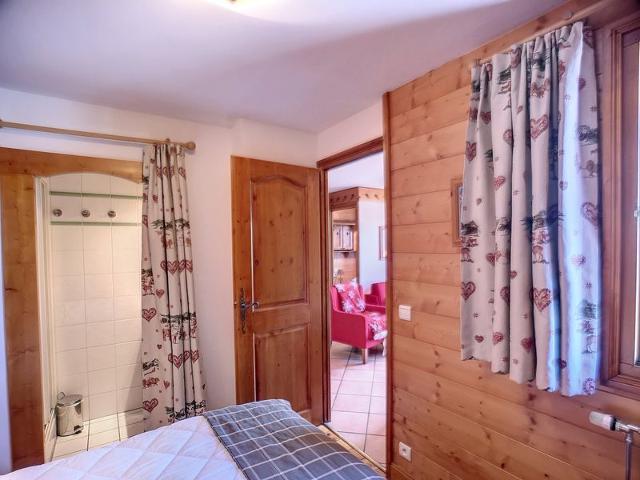 Stunning 2BR Apt in Reberty 2000: Ski-in/Ski-out, Parking, Pool, Spa, Sauna, Sleeps 6 FR-1-178-366 - Les Menuires Reberty 2000