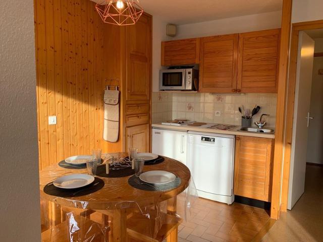 Sunny Studio with Tennis Court Access & Balcony - Morzine, 600m from Center FR-1-679-1 - Morzine