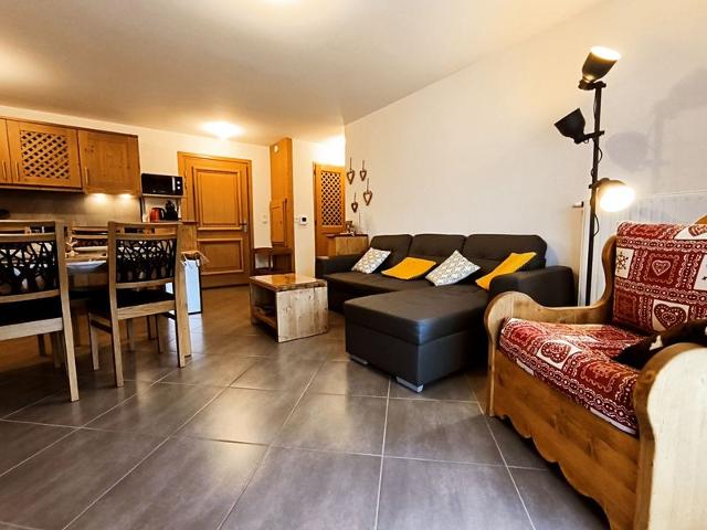 Cozy Apartment Near Village Center – Terrace, Wi-Fi, Parking, Ski-Bus, South-Facing FR-1-624-114 - Samoëns