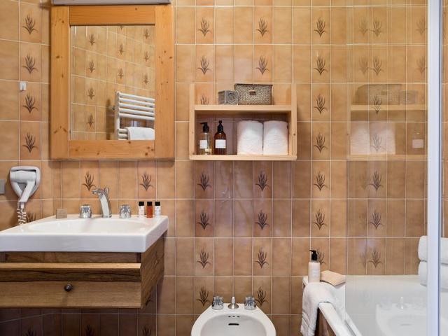 Sunny Apartment at the Foot of the Slopes in Courchevel 1850 FR-1-575-36 - Courchevel 1850