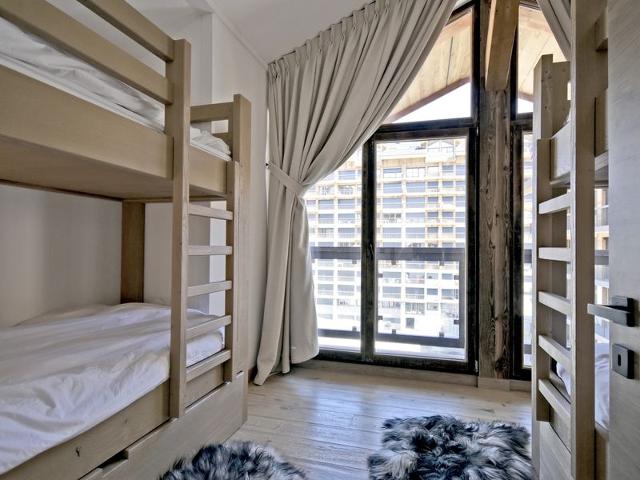 Stunning Top-Floor Ski-In/Ski-Out Apartment with Concierge Service, Courchevel FR-1-613A-29 - Courchevel 1650