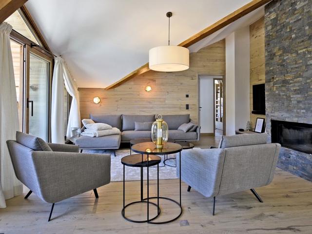Stunning Top-Floor Ski-In/Ski-Out Apartment with Concierge Service, Courchevel FR-1-613A-29 - Courchevel 1650