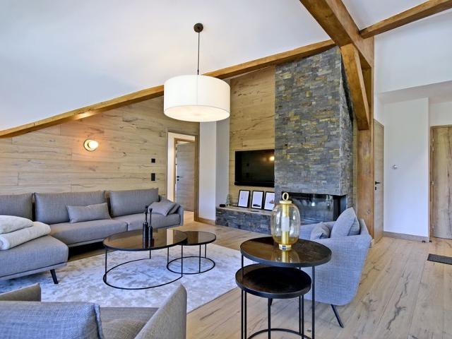 Stunning Top-Floor Ski-In/Ski-Out Apartment with Concierge Service, Courchevel FR-1-613A-29 - Courchevel 1650