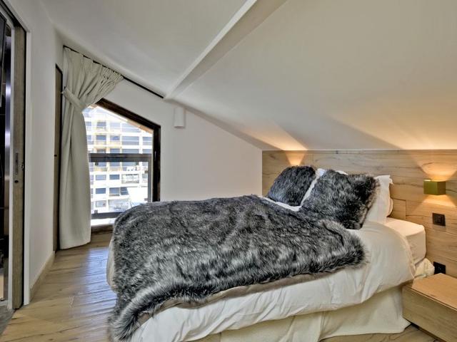 Stunning Top-Floor Ski-In/Ski-Out Apartment with Concierge Service, Courchevel FR-1-613A-29 - Courchevel 1650