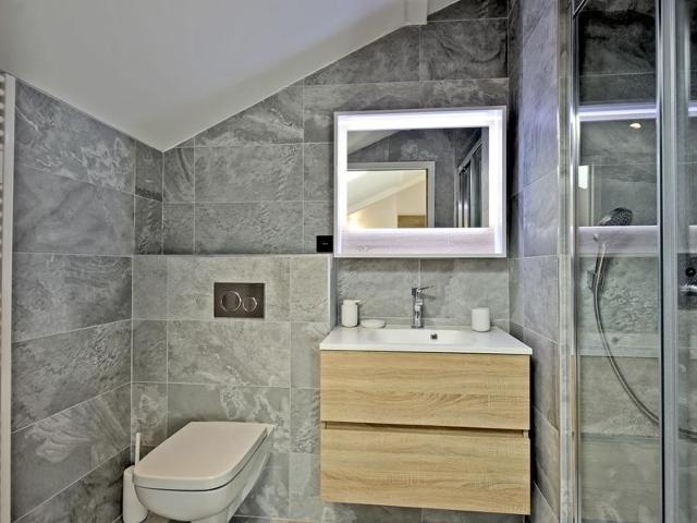 Stunning Top-Floor Ski-In/Ski-Out Apartment with Concierge Service, Courchevel FR-1-613A-29 - Courchevel 1650