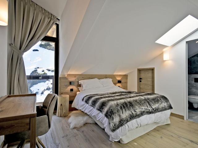 Stunning Top-Floor Ski-In/Ski-Out Apartment with Concierge Service, Courchevel FR-1-613A-29 - Courchevel 1650