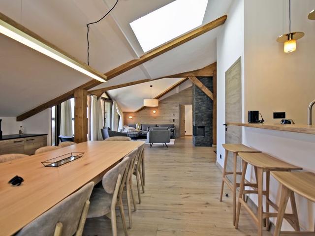 Stunning Top-Floor Ski-In/Ski-Out Apartment with Concierge Service, Courchevel FR-1-613A-29 - Courchevel 1650