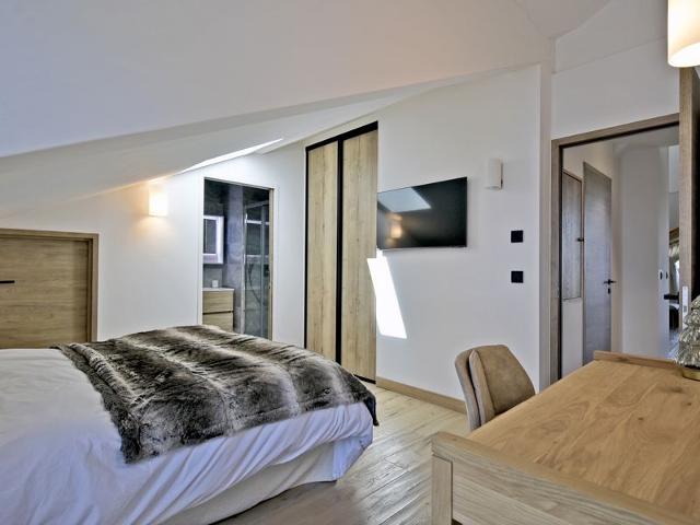 Stunning Top-Floor Ski-In/Ski-Out Apartment with Concierge Service, Courchevel FR-1-613A-29 - Courchevel 1650