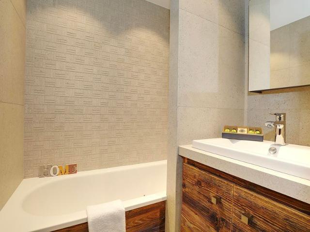 Modern alpine apt, balcony, parking, ski-in/out - 4 to 6 ppl FR-1-575-108 - Courchevel 1850