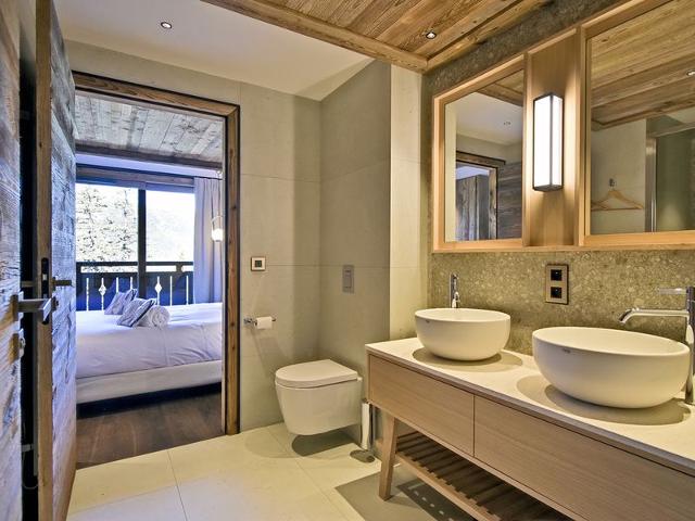Luxurious Ski-in/Ski-out Apartment with Concierge Service and Stunning Mountain Views FR-1-613-65 - Méribel Les Allues 1200
