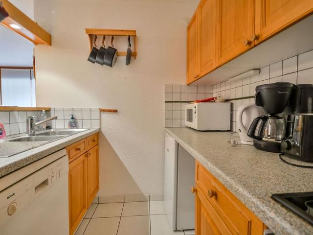 Centrally Located 2-Room Apartment Near Ski Lifts, Sleeps 6, Parking, Balcony FR-1-684-7 - Morzine