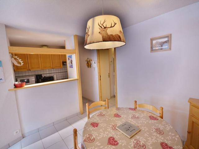 Central Apartment Near Slopes - Sleeps 4 FR-1-684-45 - Morzine