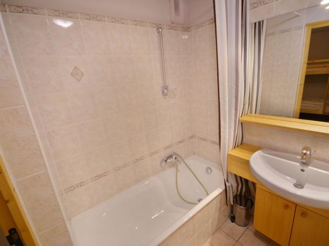 Central Apartment Near Slopes - Sleeps 4 FR-1-684-45 - Morzine