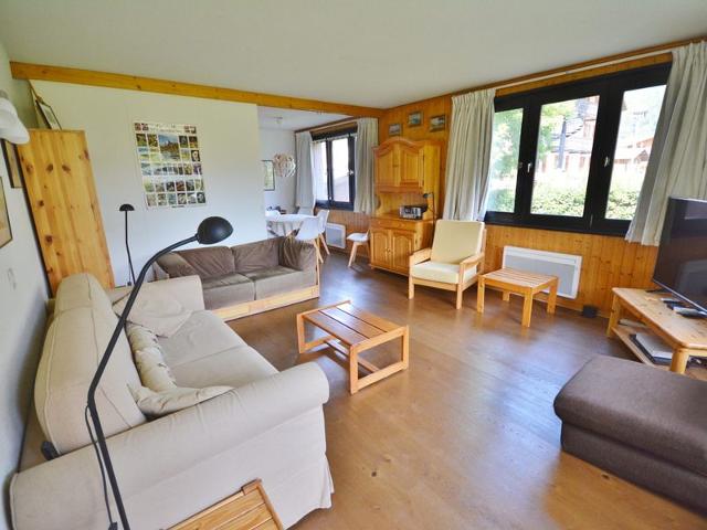 Cozy 1BR Apartment with Terrace, Near Ski Lift, Sleeps 4, Free WiFi & Parking - Morzine FR-1-684-16 - Morzine