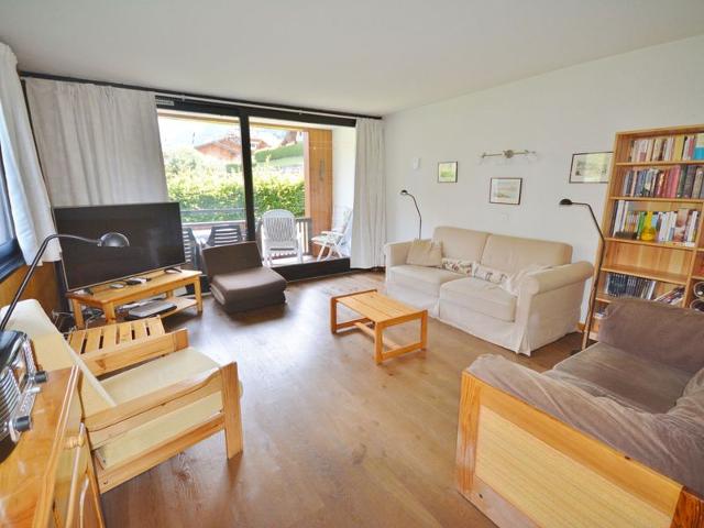 Cozy 1BR Apartment with Terrace, Near Ski Lift, Sleeps 4, Free WiFi & Parking - Morzine FR-1-684-16 - Morzine