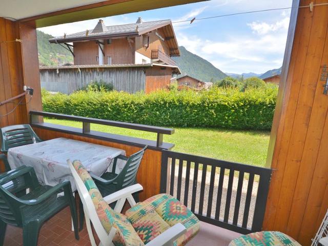 Cozy 1BR Apartment with Terrace, Near Ski Lift, Sleeps 4, Free WiFi & Parking - Morzine FR-1-684-16 - Morzine