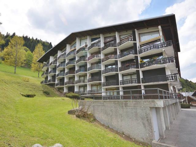 Modern Apartment for 6, Steps from Pleney Slopes, Balconies, Wi-Fi FR-1-684-30 - Morzine