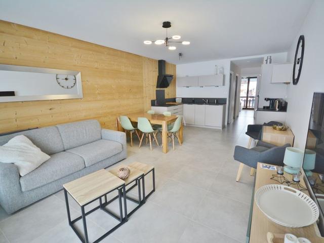 Modern Apartment for 6, Steps from Pleney Slopes, Balconies, Wi-Fi FR-1-684-30 - Morzine