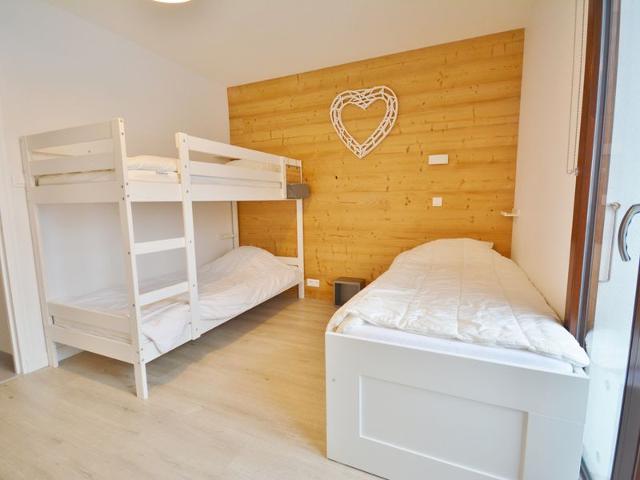 Modern Apartment for 6, Steps from Pleney Slopes, Balconies, Wi-Fi FR-1-684-30 - Morzine