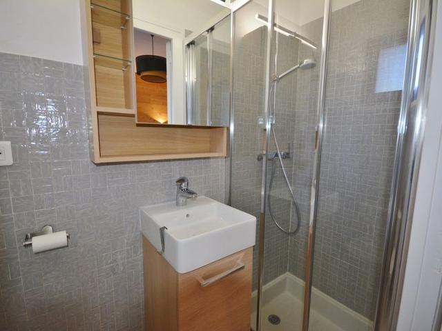 Modern Apartment for 6, Steps from Pleney Slopes, Balconies, Wi-Fi FR-1-684-30 - Morzine