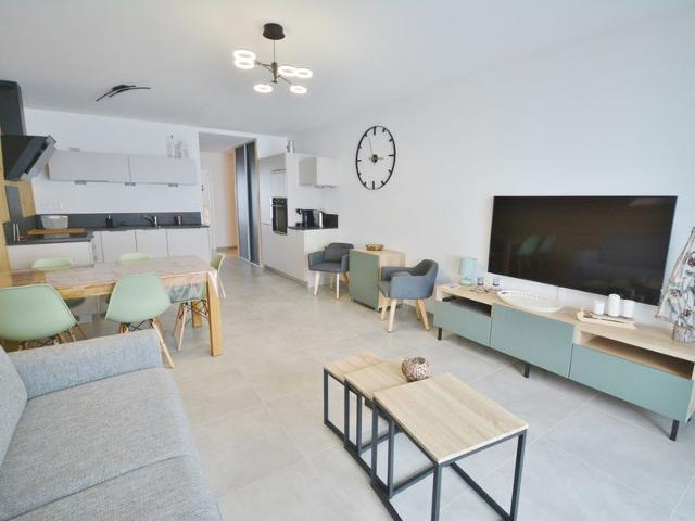Modern Apartment for 6, Steps from Pleney Slopes, Balconies, Wi-Fi FR-1-684-30 - Morzine